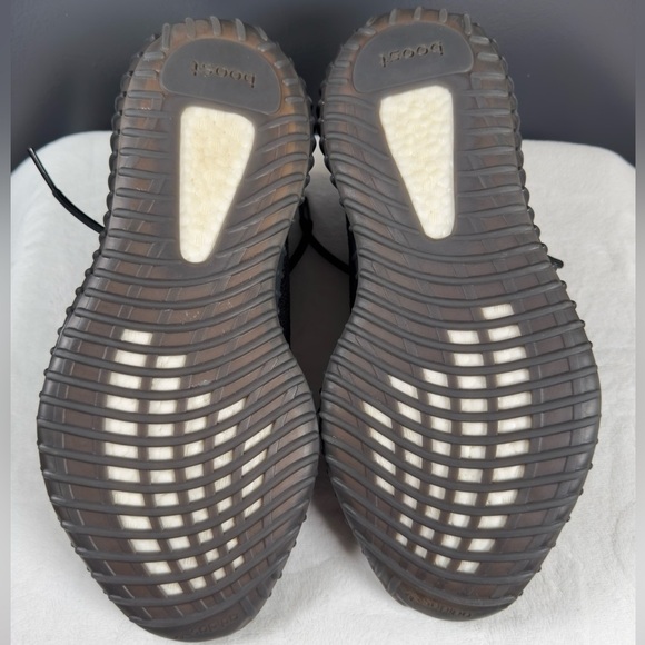 Yeezy Boost 350 V2 ‘Green’ – Size 10.5 - Picture 11 of 16